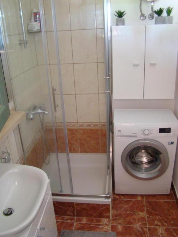Holliday Home Alida With Jacuzzi Podgora Esterno foto