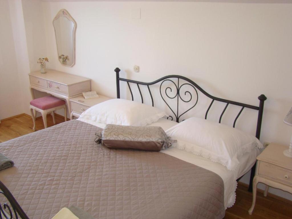 Holliday Home Alida With Jacuzzi Podgora Esterno foto